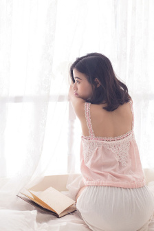 边喂奶边中出的人妻